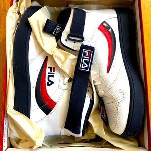 Authentic Fila FX-100 mens  sneakers, size 9. Never been worn